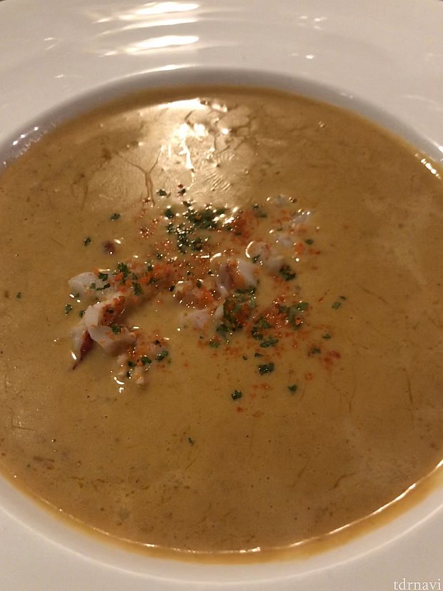 appetizerとしてMaine Lobster Bisque(ロブスターのビスク)を頼みました。これは白ワインの味も程々に残しつつ濃厚なエビの味わい。
本当に絶品でした。