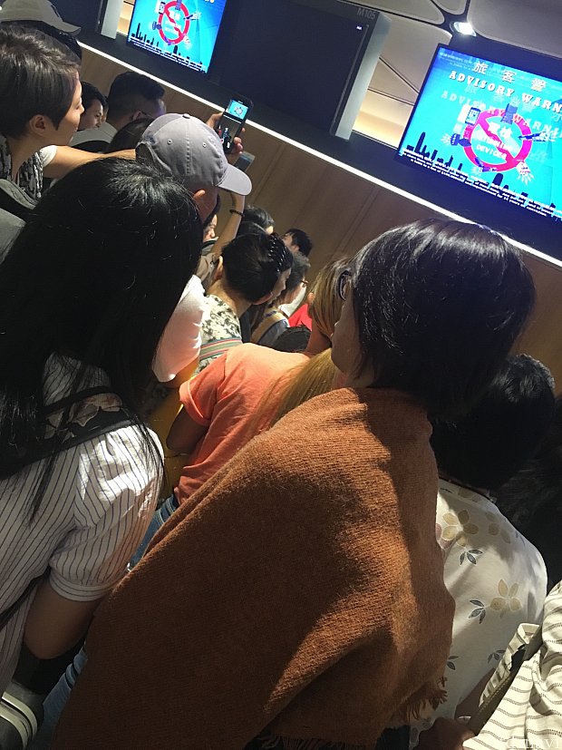 カウンターの様子。ヤジがたくさん飛んでました(笑)