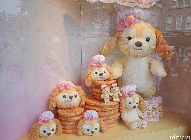 クッキーちゃんグッズはダッフィーのお土産屋だけでなく、色んなところで売ってました。3頭身の大きなクッキーはディスプレイ用で売ってませんでした。