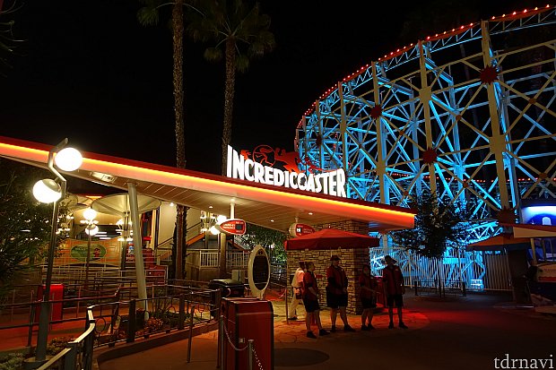 カリフォルニア・スクリーミンの面影が一切なくなった入口。オシャレなデザインになりました。