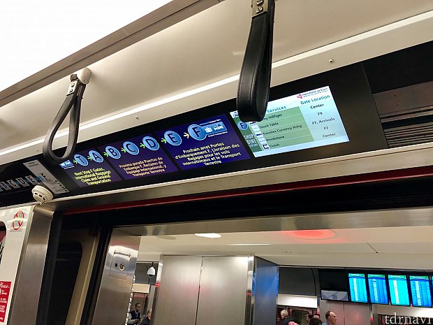 停車する場所を車内で確認します。International は最後のターミナルFのようです。