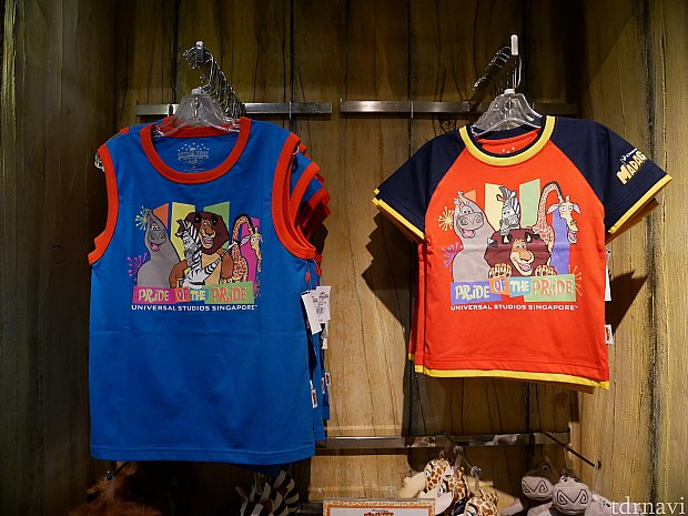 子供用のタンクトップとTシャツ。このカラフルなところがいいですね❤️