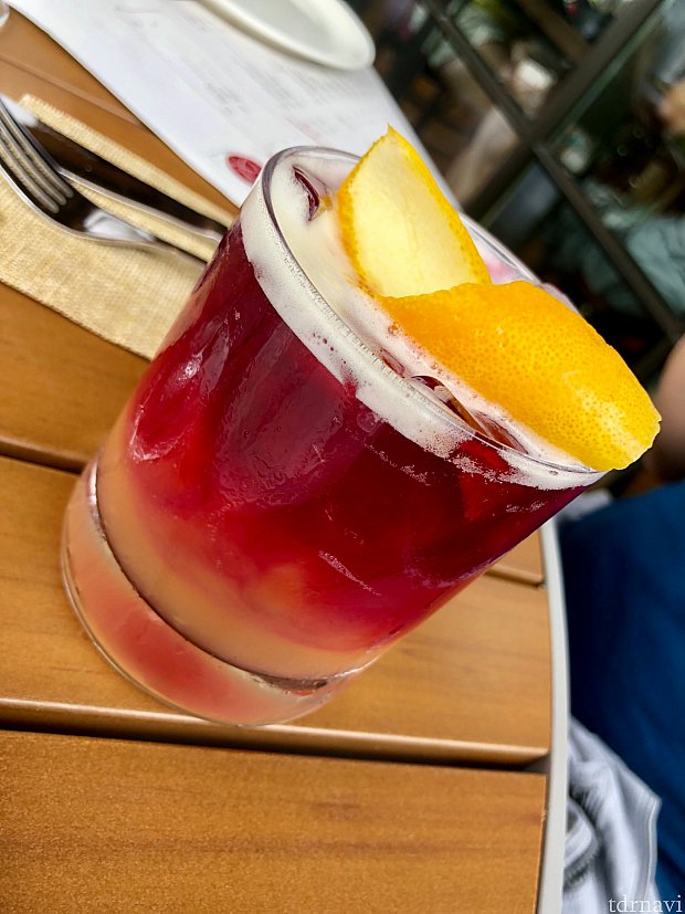 Queen’s Margarita は甘さ控え目のさっぱりしたマルガリータでした。 $14