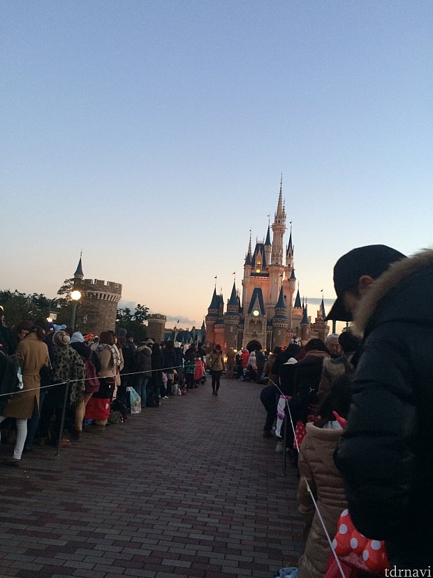 1時間前場所取りでもなかなか良い場所で鑑賞できました ワンス アポン ア タイム