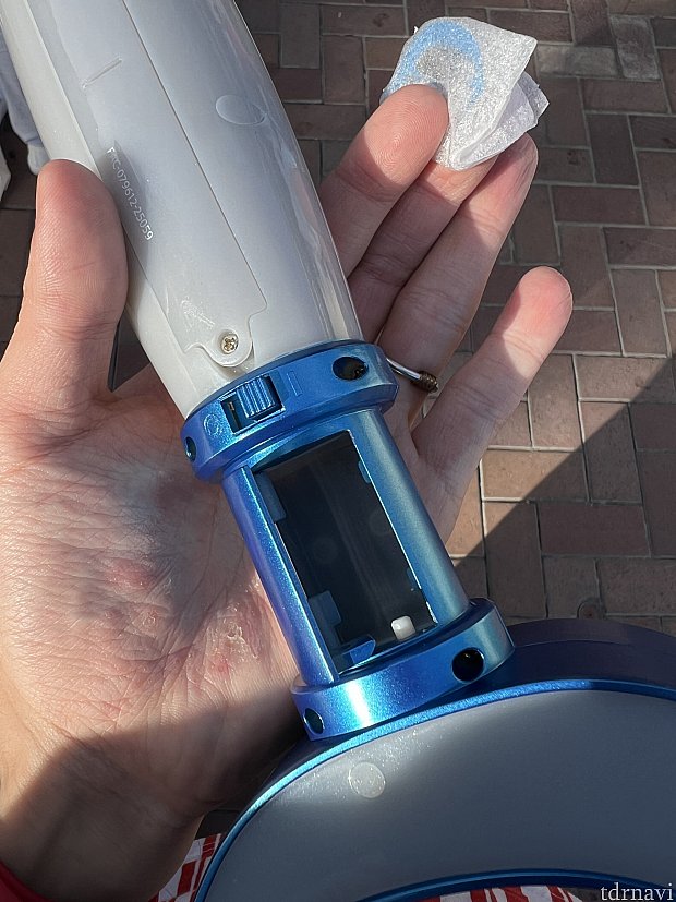 パークを回ってピンをゲットするKey to Disneyland | グッズ・お土産