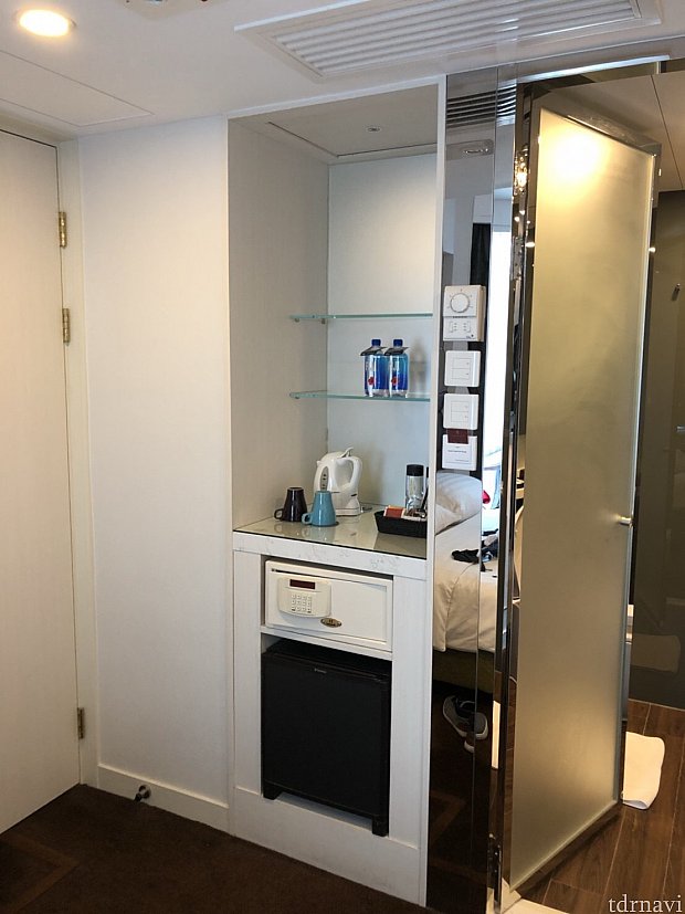 水は毎日2本/部屋ずつ無料でついています。