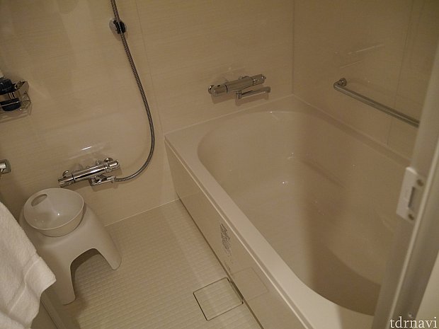 お風呂は洗い場付き!
シャワーの水圧も問題なしです!