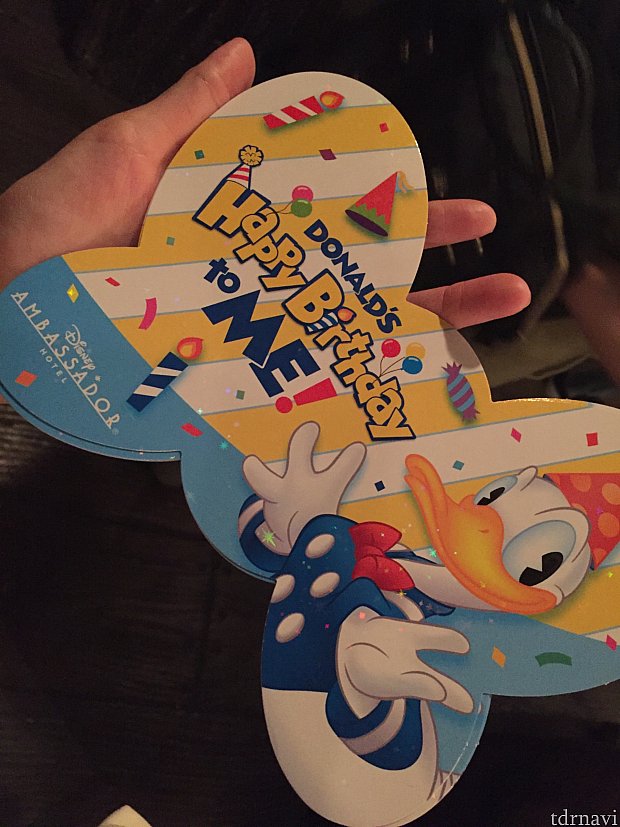 アンバサダーラウンジでHappy birthday to meを頂きました!
裏面はミニーマウスルーム仕様でリボンです。