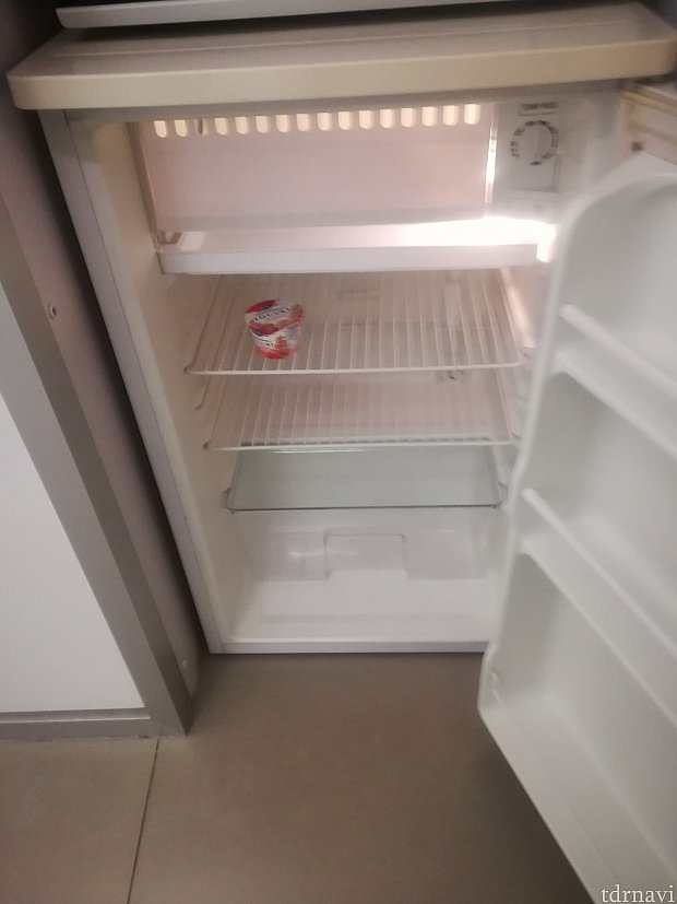 大きい冷蔵庫。
飲み物たくさん入れても余裕!
