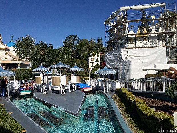 カリフォルニアディズニーランド 置時計 スモールワールド USA 2025