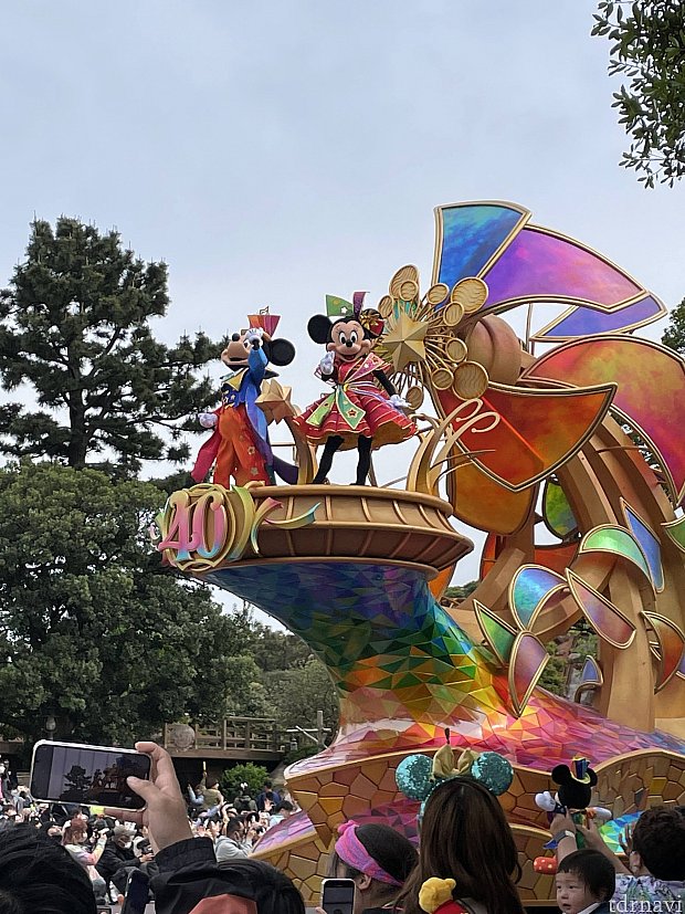 全てが斬新！40周年の新パレード「ハーモニー・イン・カラー」はここが