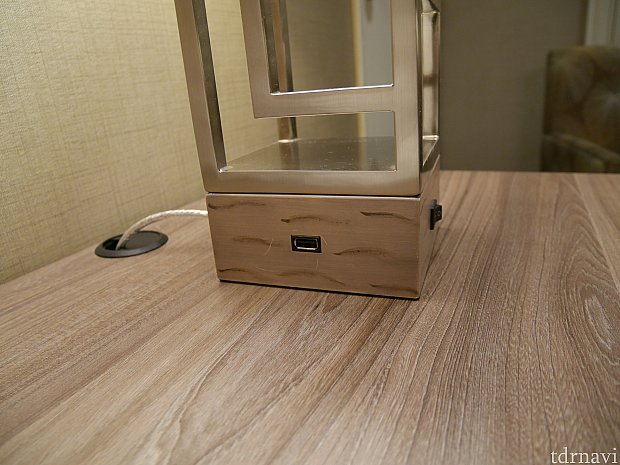 枕元の照明にはUSBポートが!枕元にあるって
素晴らしい😆