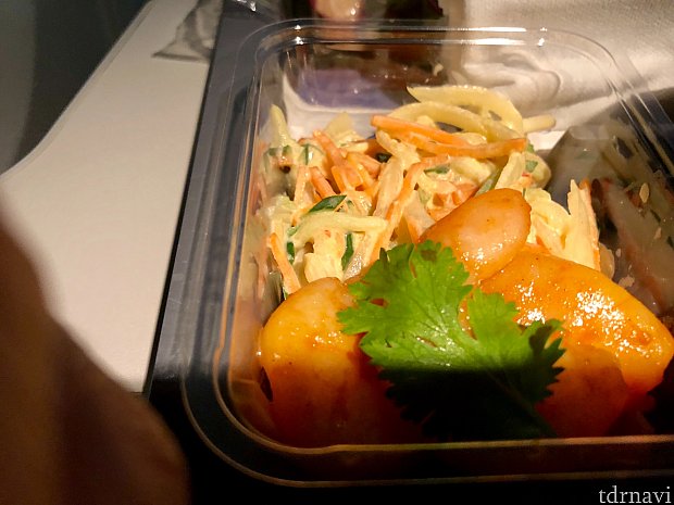 サイドはシュリンプサラダ。海老だけ食べておきました。