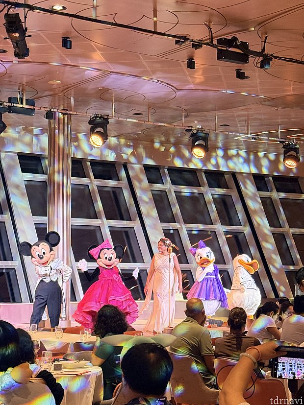 HollywoodSpotlightClub | ディズニー・アドベンチャー号（ディズニー