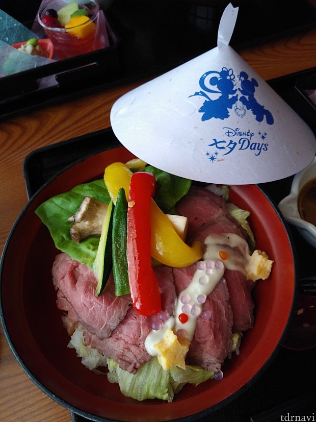 このローストビーフお野菜の下まで綺麗にならんでました~