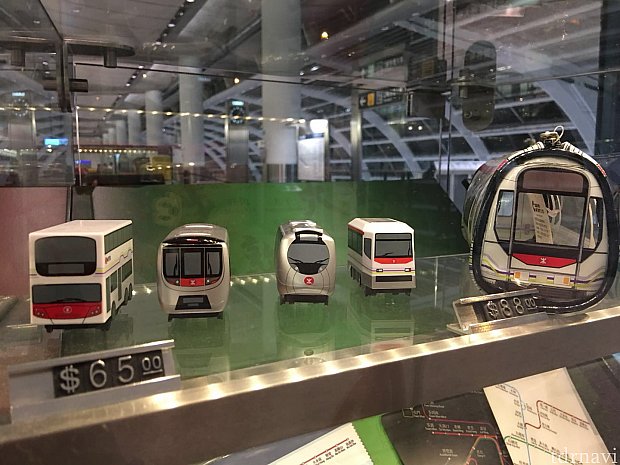 模型とバッグ。