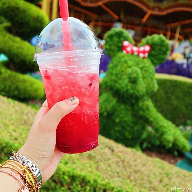 かわいくて たっぷり ピーチ ベリーのスパークリングタピオカティー トゥモローランド テラス