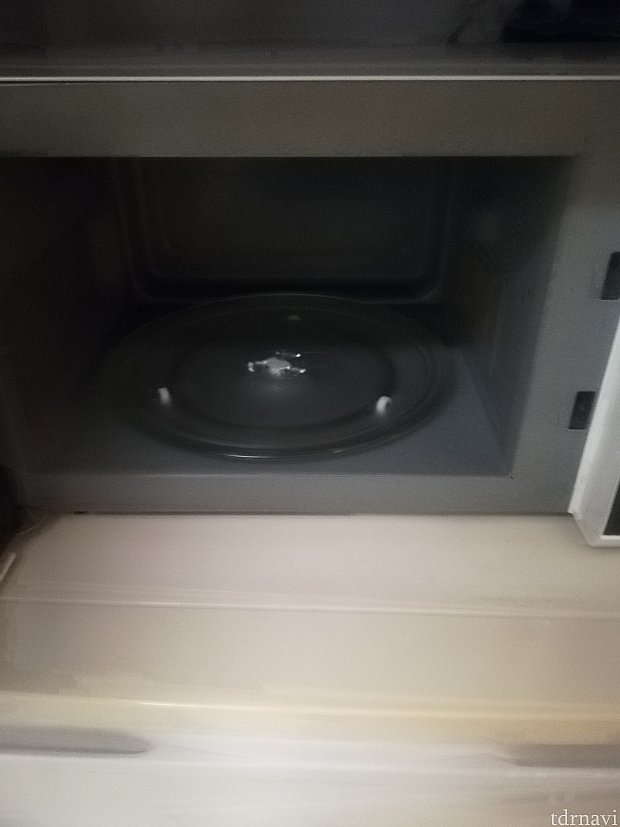 冷蔵庫の上電子レンジ。
中まできちんと清掃されています。