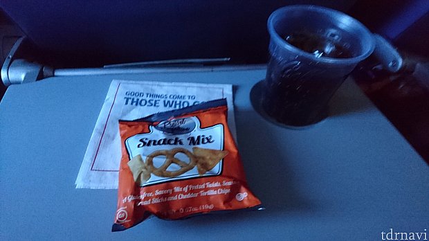お菓子と飲み物。有料は、画面タッチしてるとみれます。