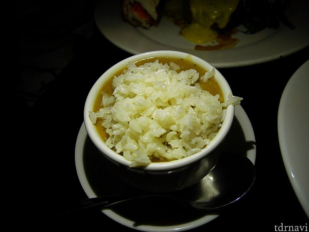 【N'awlins Gumbo】
お米が入っているので前菜としては重たいかも……思っていたより癖がないカレーのようなメニューでした。具材にはチキンが入ってます。