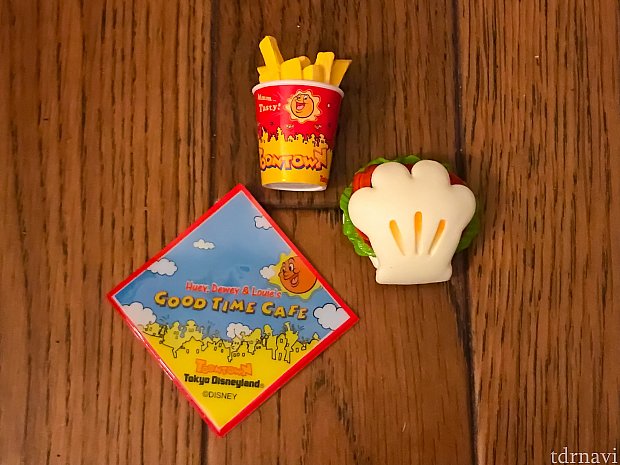 グローブシェイプ・チキンパオとフレンチフライポテト。