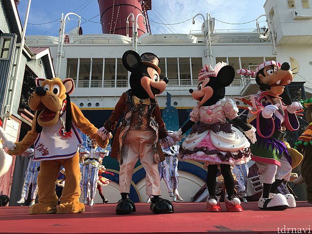 これほどにディズニーらしいショーがあったなんて！ テーブル・イズ