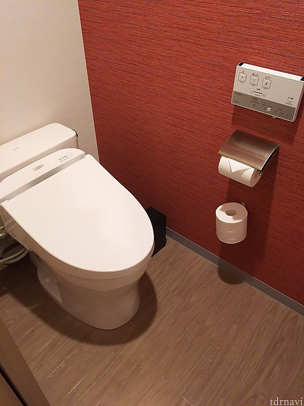 手を洗うのは隣の洗面台なのが・・・
最近、使い捨てのサニタリーバッグが多いですが、こちらは違いました