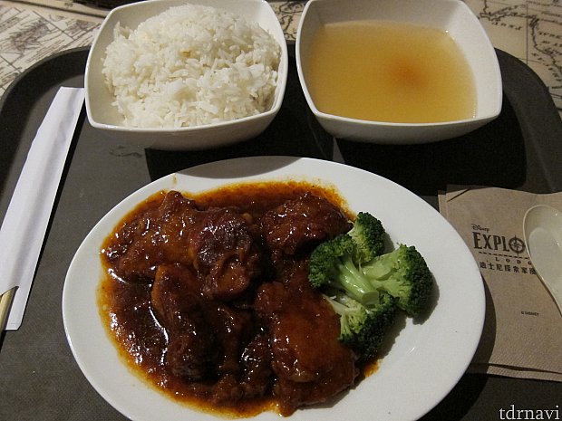 スペアリブ定食。量が多い。