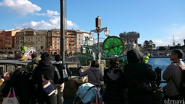 グリーンの船(昼)※広角レンズ使用