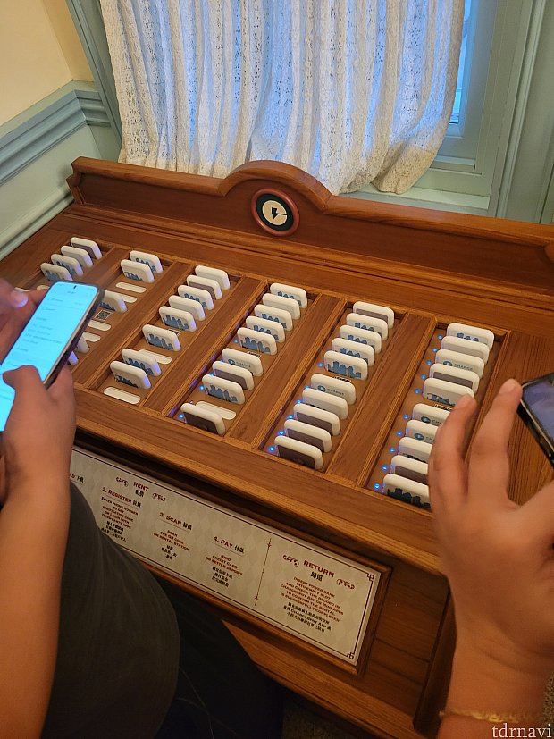 香港ディズニーランドでもモバイルバッテリーレンタルサービスが