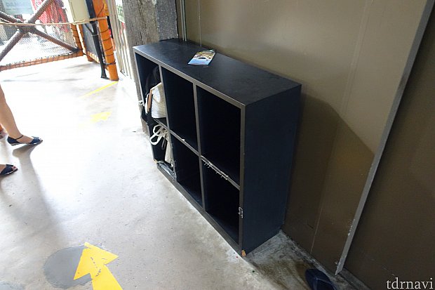 手荷物はこの棚に置きましょう。