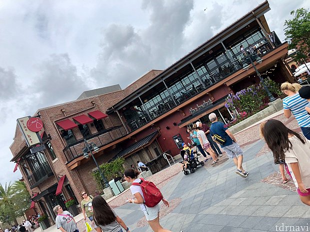 以前レポートしたMorimoto AsiaやHanger Barの近くにできた、新しいバーラウンジ。