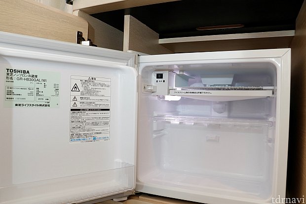 冷蔵庫内の一番上にある
冷凍スペースは冷凍食品NG
保冷剤なら入りそうな大きさ