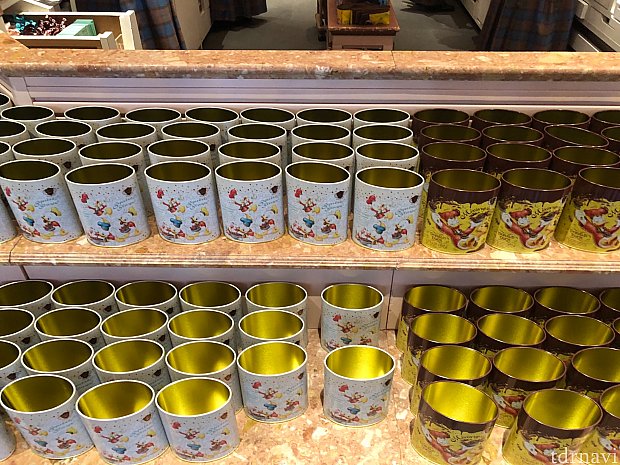 缶は2種類あります
※白い缶は7/7までの限定です