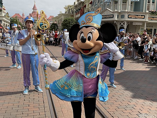 5分前でも良いところで見れる！ミニーちゃんのマーチングバンド