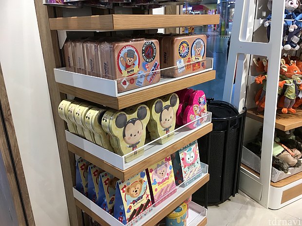 お菓子も少しはあります