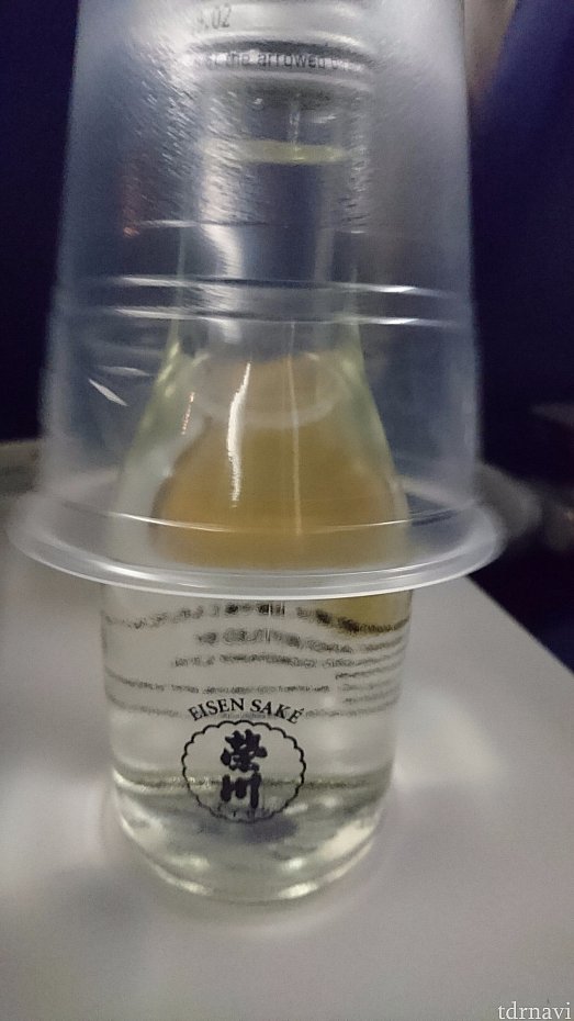 夕飯後、日本酒。これまた無料