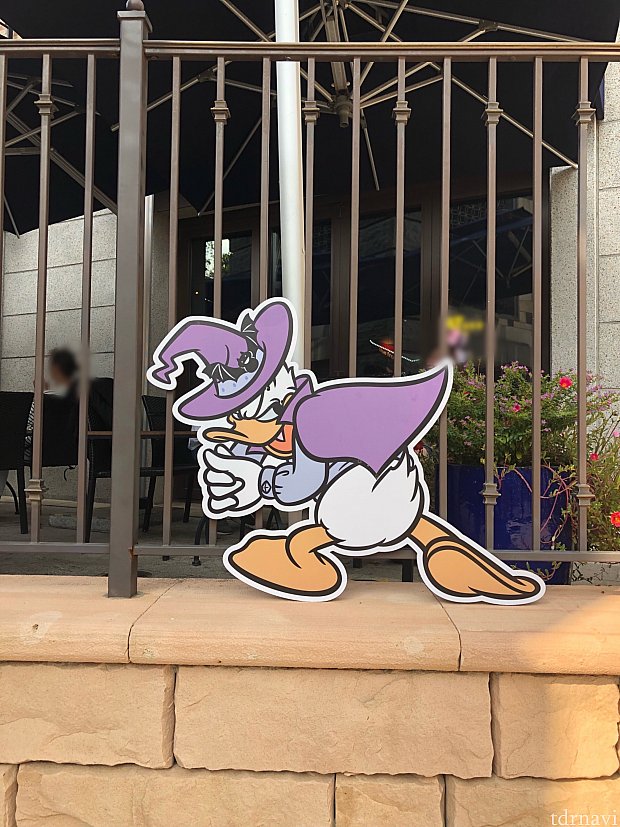 ディズニータウンの中に、なぜかドナルドがいっぱいいました