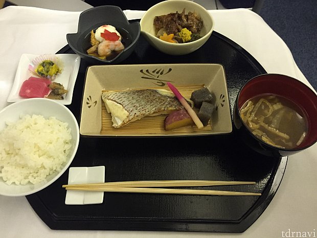メインのお魚。久しぶりのお米、美味しい!