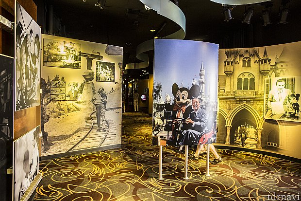 展示前半。ウォルトの生い立ちとディズニー作品の歴史。