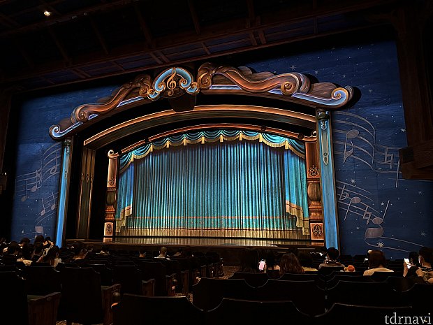 王道の「ディズニーランド」感満載のショー。でも正直、海外にもっと