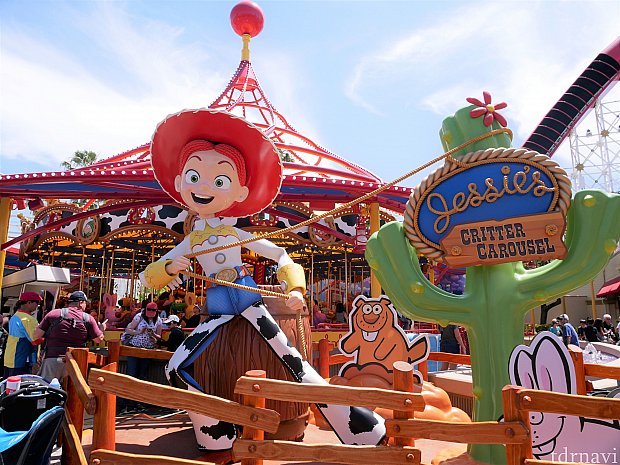 トイストーリー2に出てくるドヤ顔のキャラクターたちに乗れます