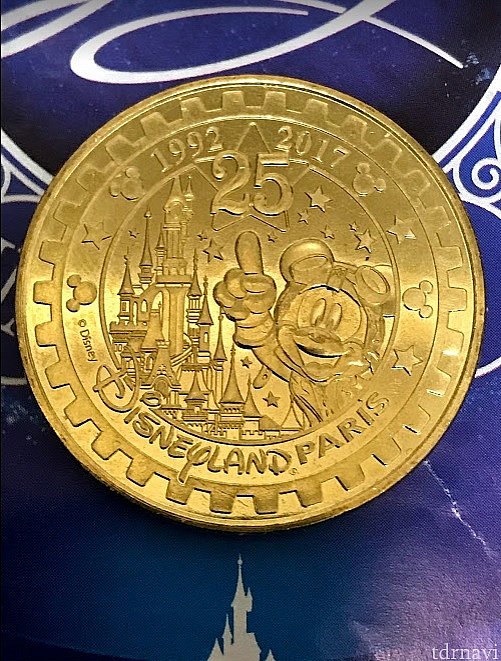 日本代理店正規品 ディズニーランド パリ30周年記念メダル クリスタル製日本未発売品
