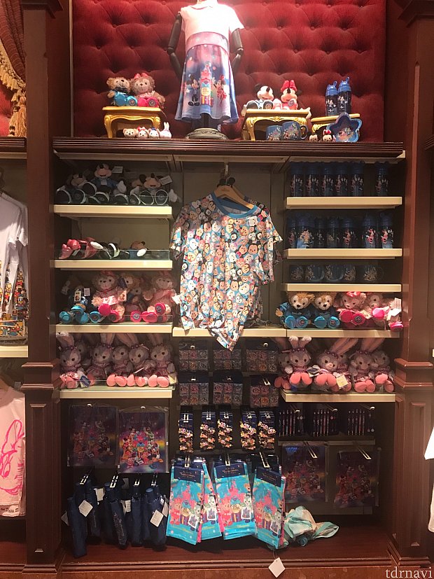 画像中央ツムツムTシャツ大人用 218HKD
他の品物の値段は下の画像をご覧ください⬇️