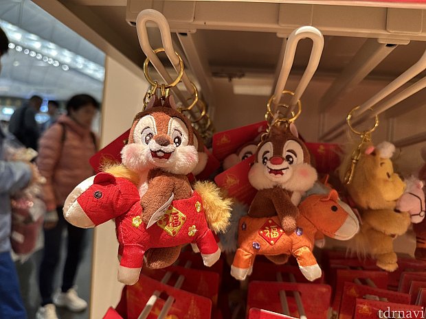 全グッズ赤色！午年の旧正月グッズはカルーセルデザイン（香港）