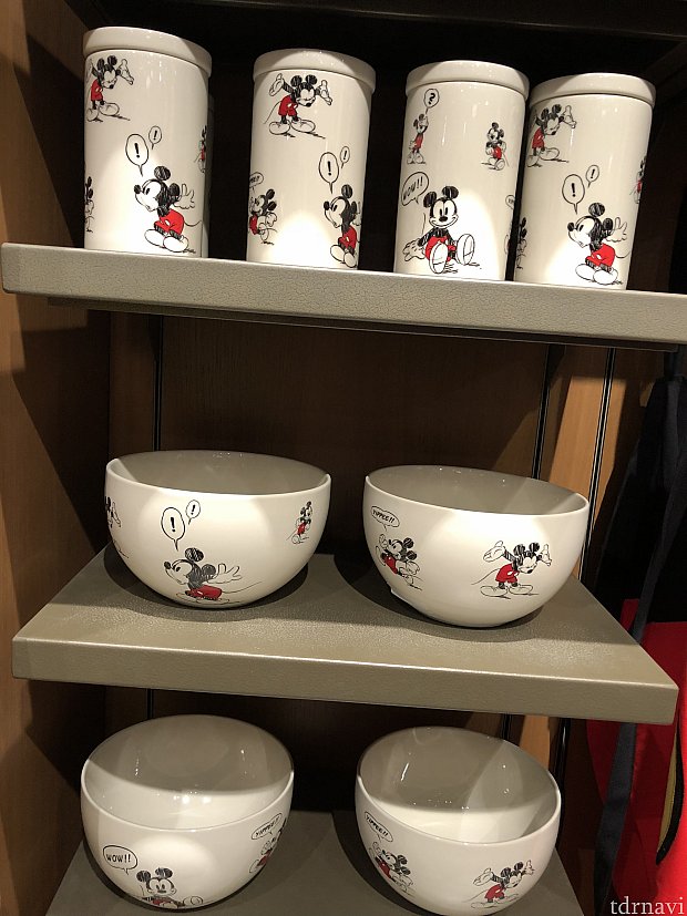 可愛い柄のボウル(陶器) 159元
上の蓋つき容器は値段チェック忘れました^^;