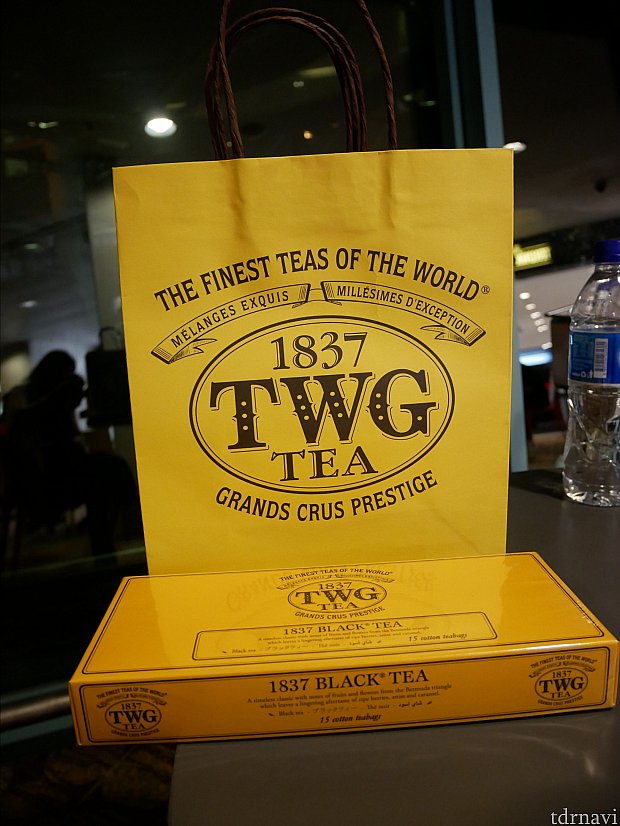 TWGの紅茶もお土産に!TWGは深夜1時までやってました!さすがシンガポールを代表するテイーメーカー!各ターミナルに1か所はあるようです。
手荷物になっちゃいますが、お土産を買い忘れても、空港内で色々買えます!