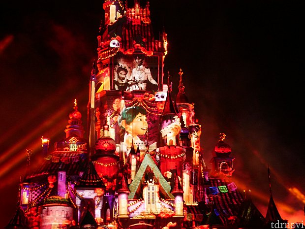 Disney - ディズニー　花火　カーテン　バルーン DLR旅行記 2024.8】最前列ど真ん中で花火をみたら… | アラ還夫婦