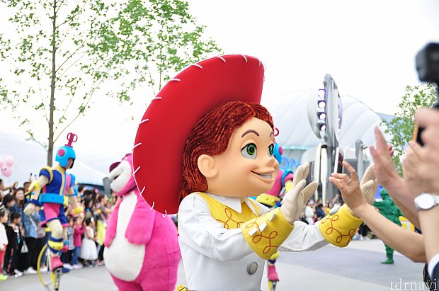 ミッキー大好き 大好きなキャラ達と、ハイタッチ☆ | ミッキーのストーリー