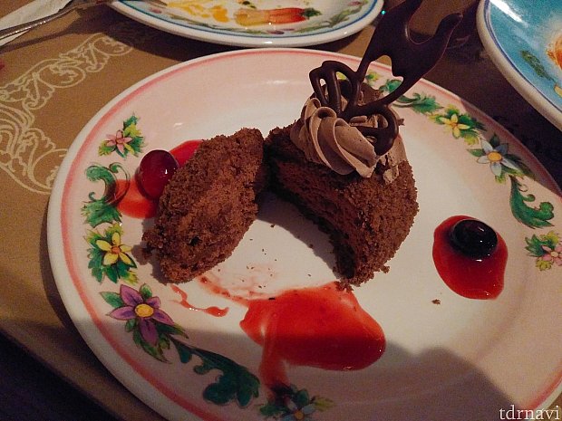 チョコレートムースの中はこんな感じでした💡